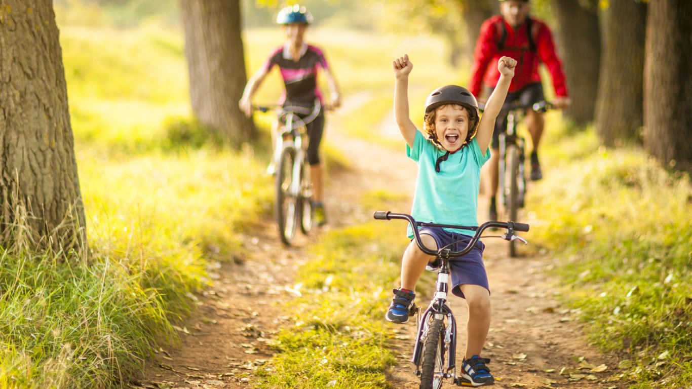 Велосипеди, триколки, тротинетки: Какво е добре да вземем на детето си