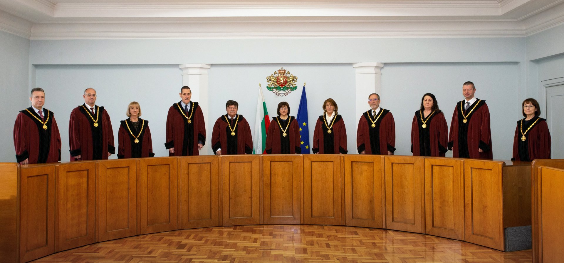 Почти година Конституционният съд работи в намален съсъстав, заради изтеглите мандати на двамата съдии от квотота на парламента