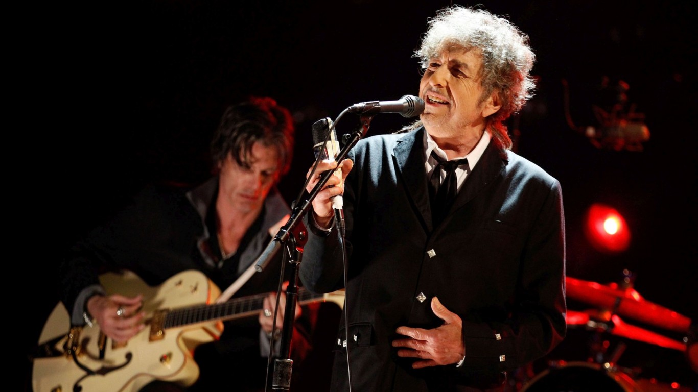 Боб Дилън забрани телефоните на концертите си във Великобритания
