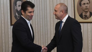 Радев пита ПП ще подкрепят ли кабинет с мандат на БСП, ИТН и ДБ, Петков обеща диалог
