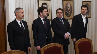 Президентът Румен Радев продължава консултациите с парламентарните партии преди да