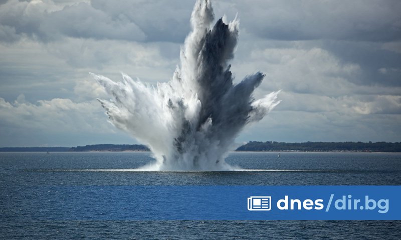 Специализиран екип от Военноморска база - Бургас е унищожил мина