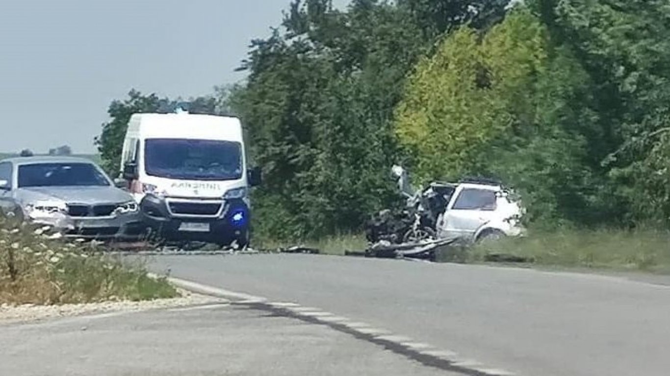 Две бебета са сред петте жертви на жестокия челен сблъсък на пътя Ловеч-Плевен 