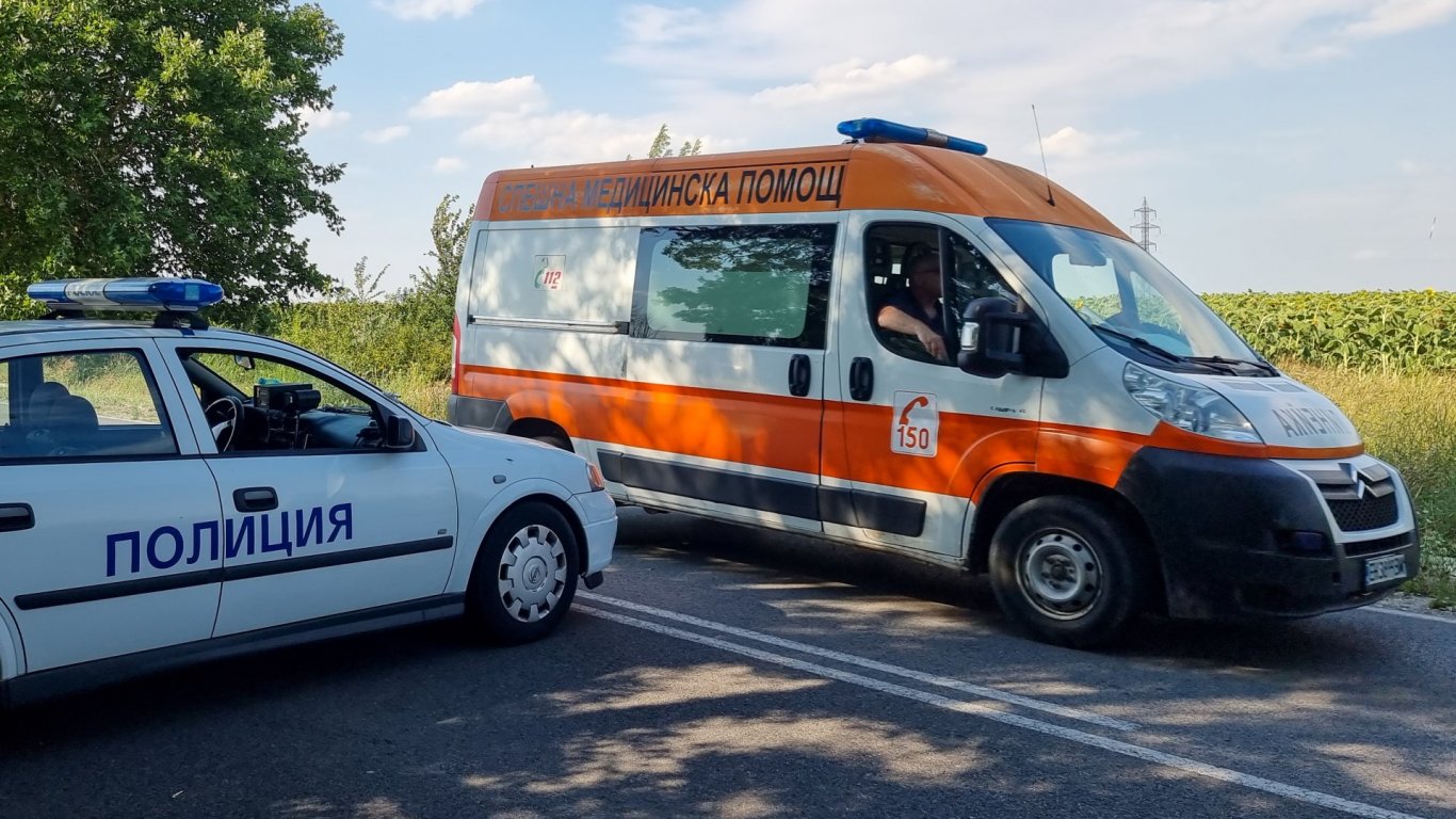 Двама пострадали след катастрофа във Великотърновско, затвориха пътя