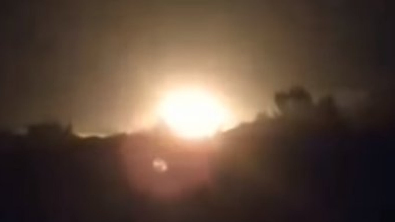 Украински Ан-12, пълен с експлозиви, се разби в района на Кавала (видео)