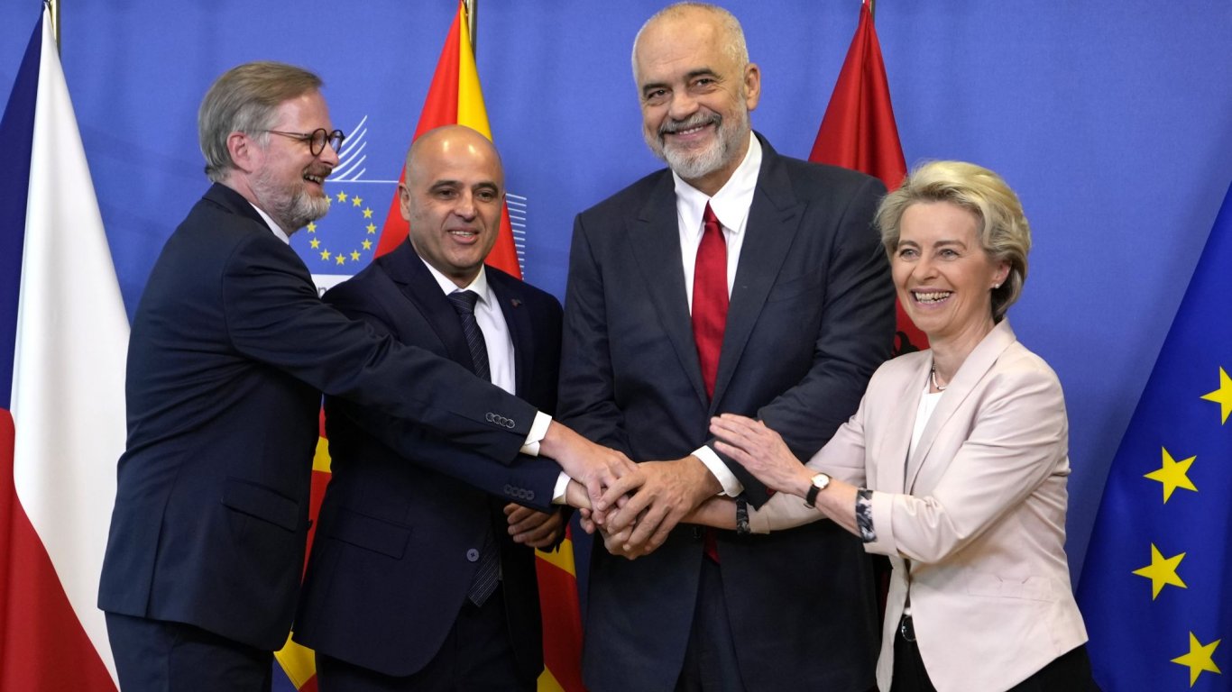 ЕС обяви начало на преговорите със Скопие и Тирана