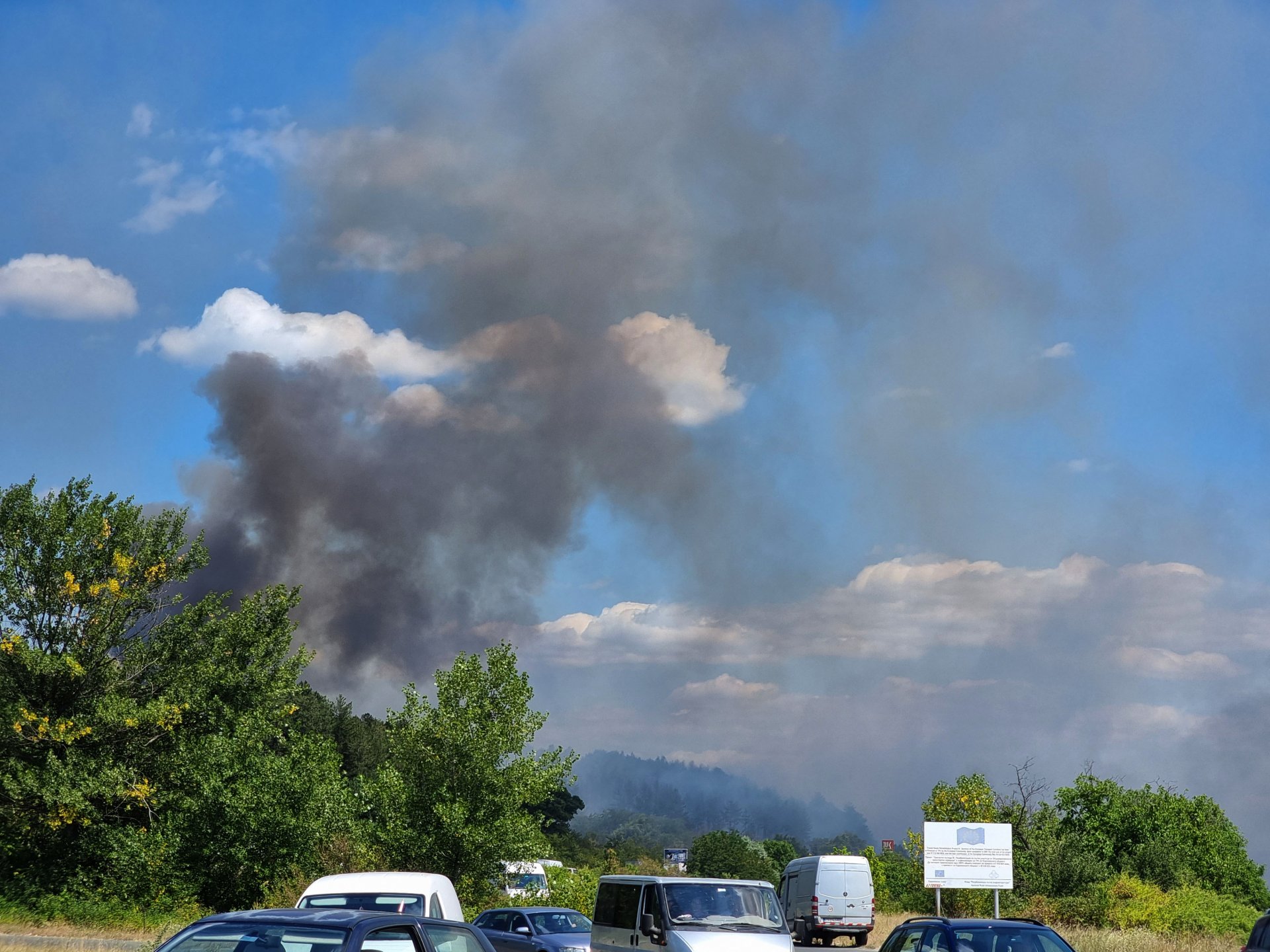 Пожарът, който затвори Подбалканският път край Казанлък в посока Стара Загора