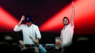 Дуетът "The Chainsmokers" се готви за изпълнение на ръба на Космоса