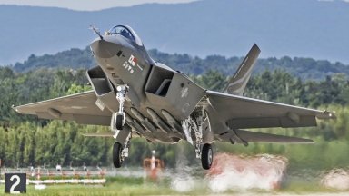 Стелт самолетът на Южна Корея осъществи първия си полет