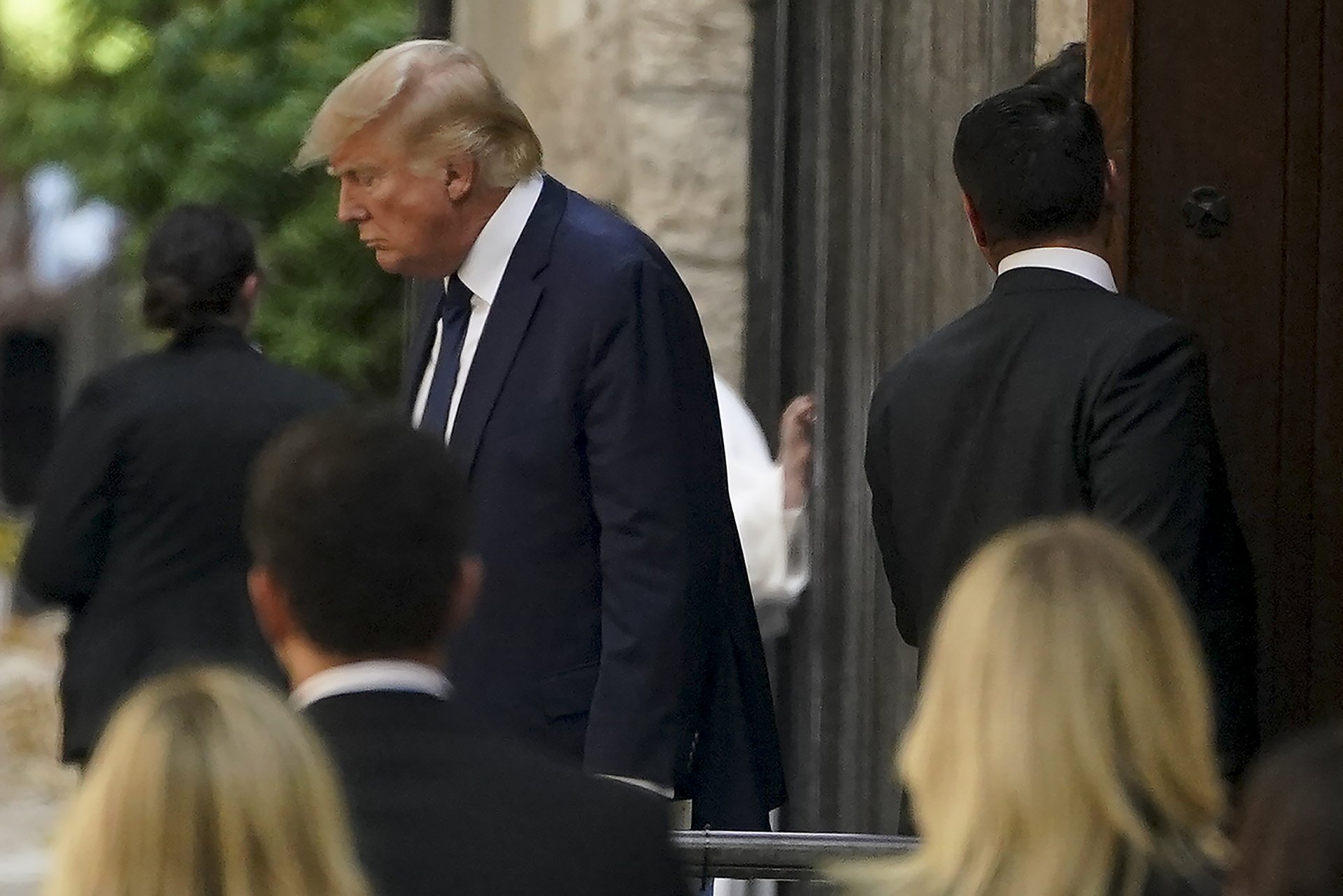 Доналд Тръмп на погребението на първата си съпруга