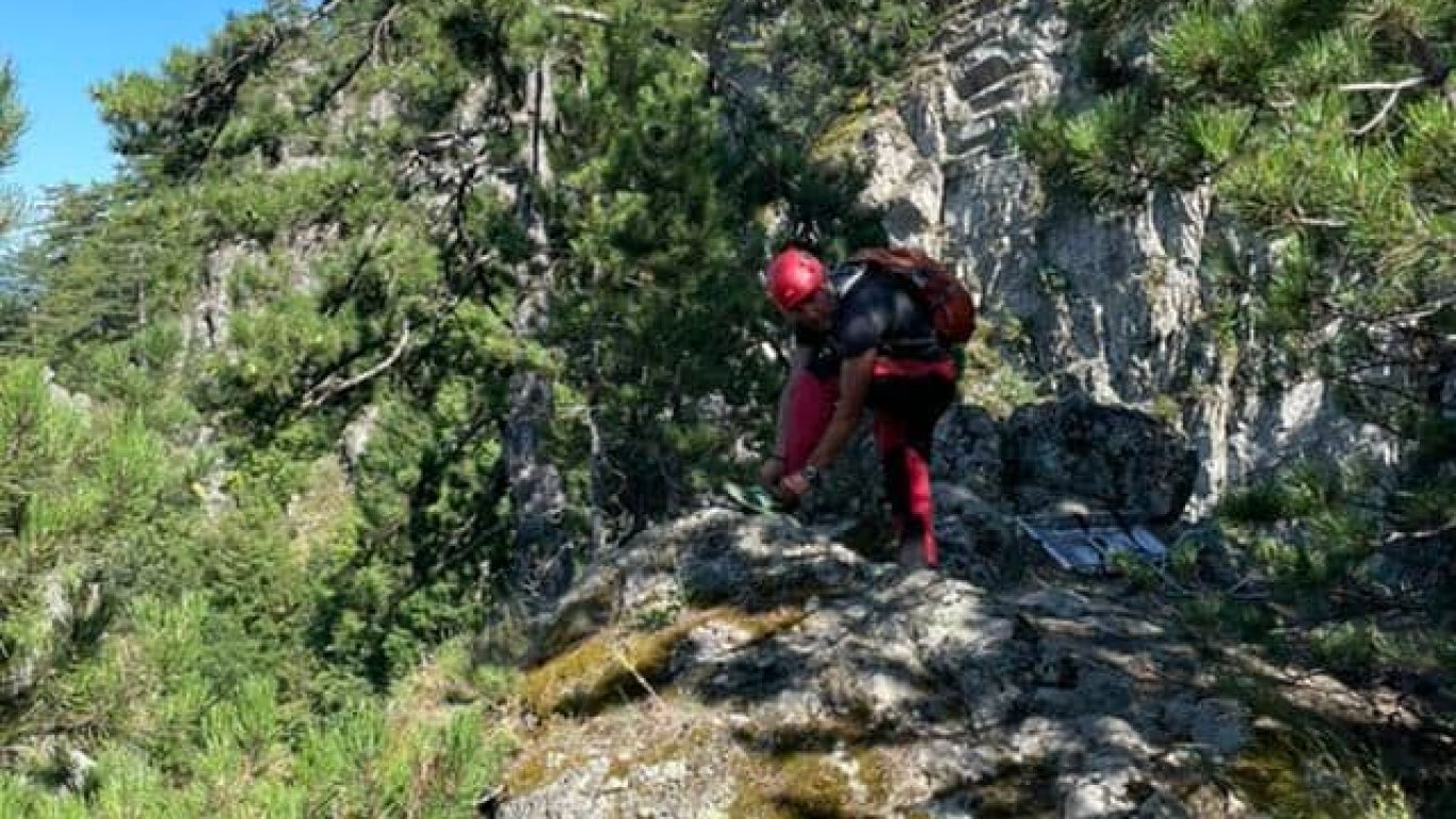 Планински спасители откриха тяло на мъж в пропаст в Пирин (снимки)