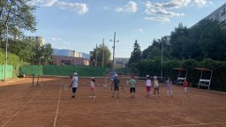 Деца остават без кортове за любимия спорт заради спор с държавата за комплекс "Септември"