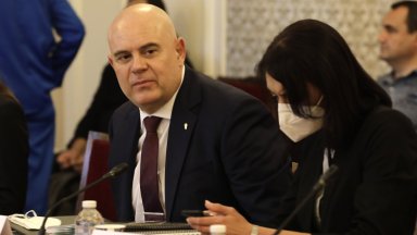 Главният прокурор Иван Гешев поиска от Конституционния съд КС да