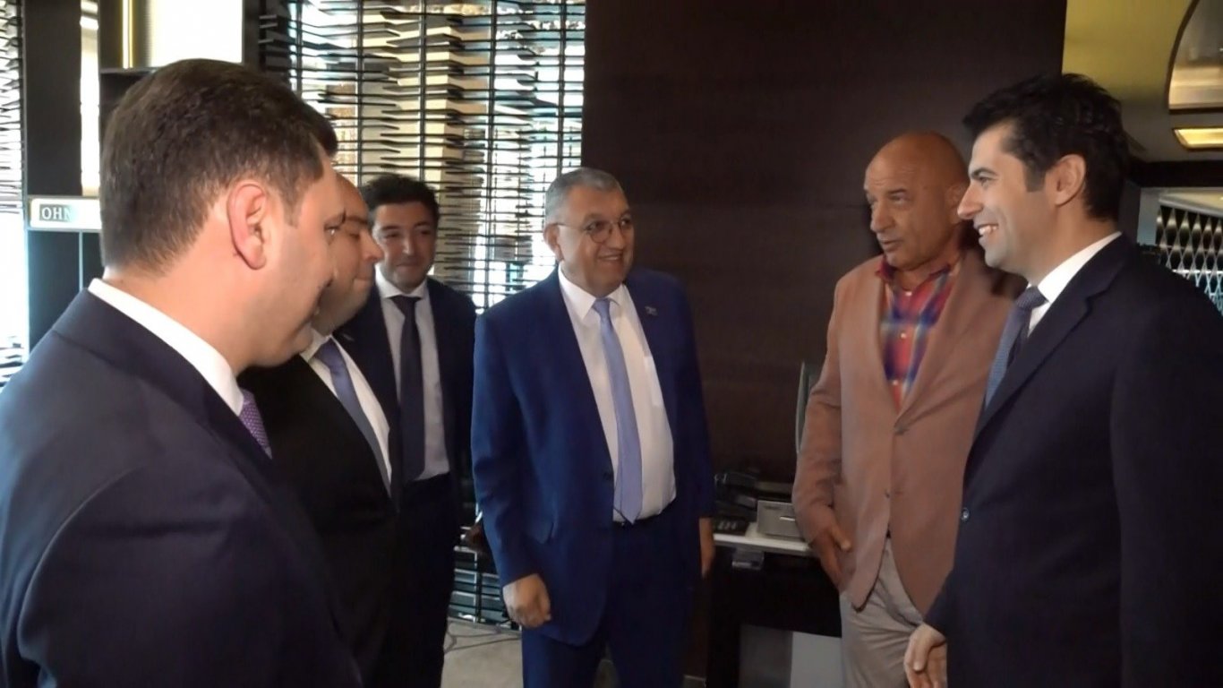 Кирил Петков поиска от Илхам Алиев допълнителни количества азерски газ за България 