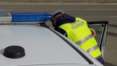 Двама полицаи са пострадали при задържането на 27 годишен рецидивист във Варна