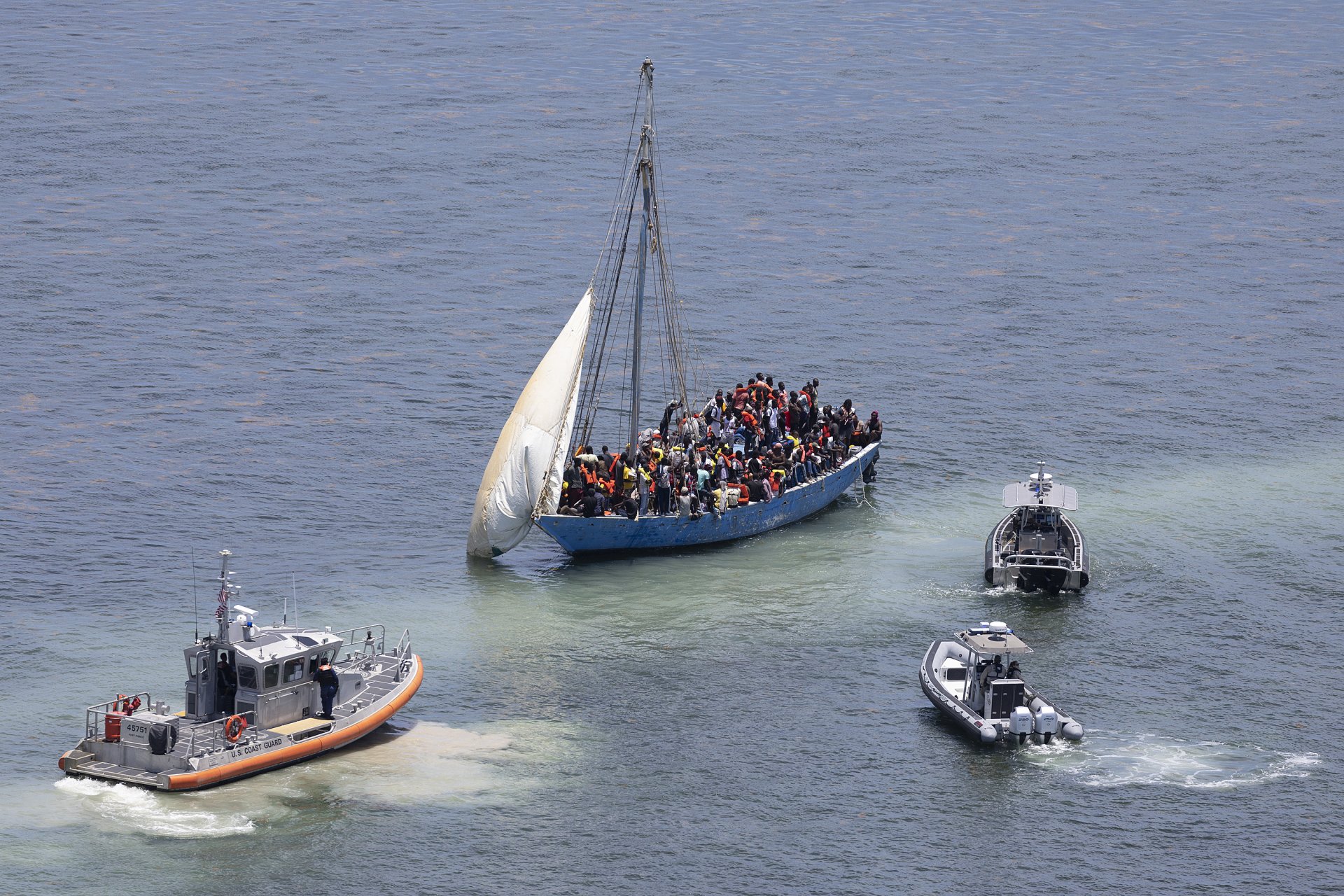 Мигранти на лодка