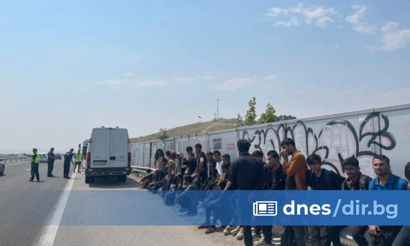 Незаконната миграция по Балканския маршрут трябва да бъде намалена, заяви