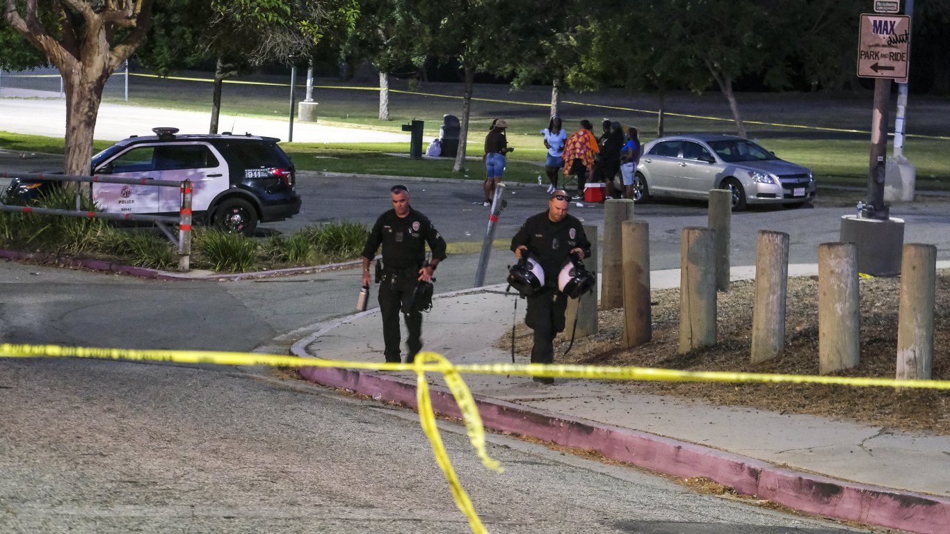 Двама загинали и петима ранени след стрелба на автомобилно изложение в Лос Анджелис (снимки)