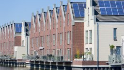 Експерт: Рано или късно на всеки покрив в България ще има фотоволтаична централа