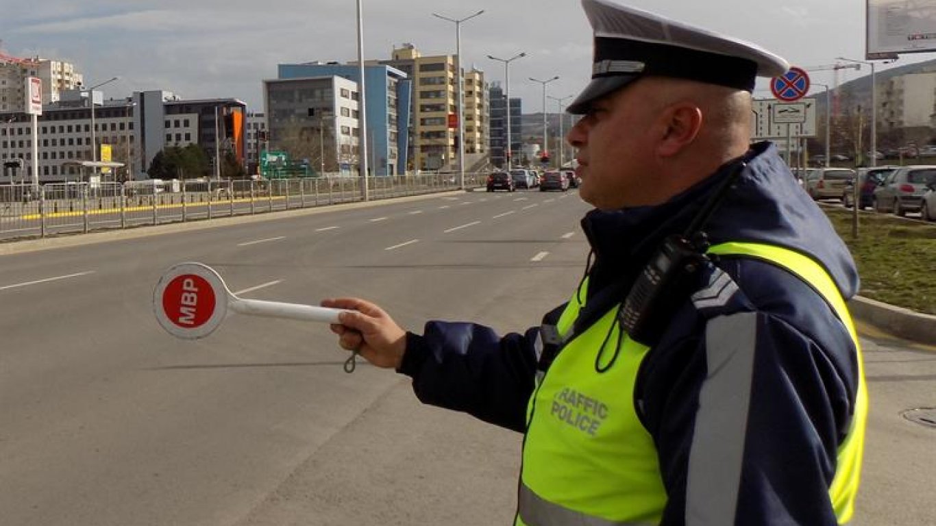 Хванаха още един дрогиран полицай зад волана в София
