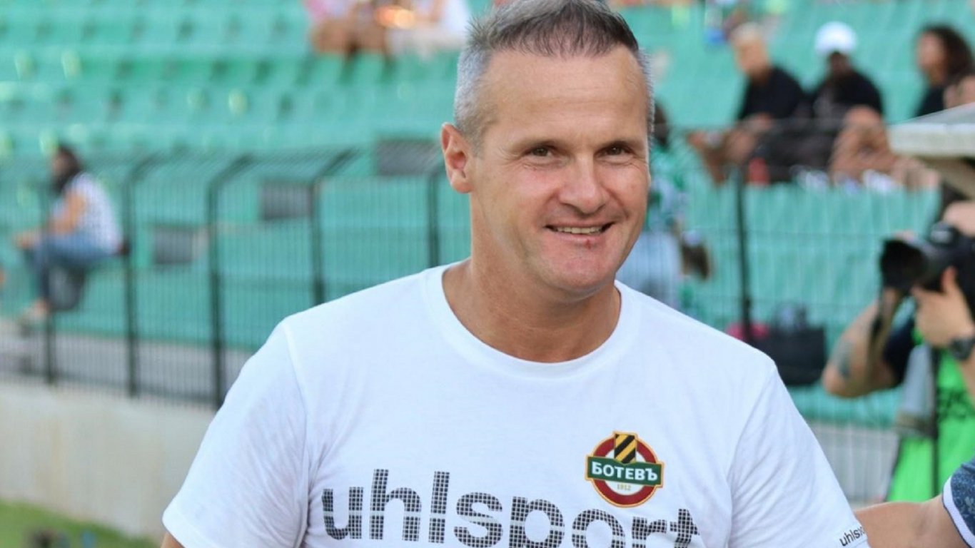 Валентич вече не е треньор на "Ботев", но ще остане на работа в клуба