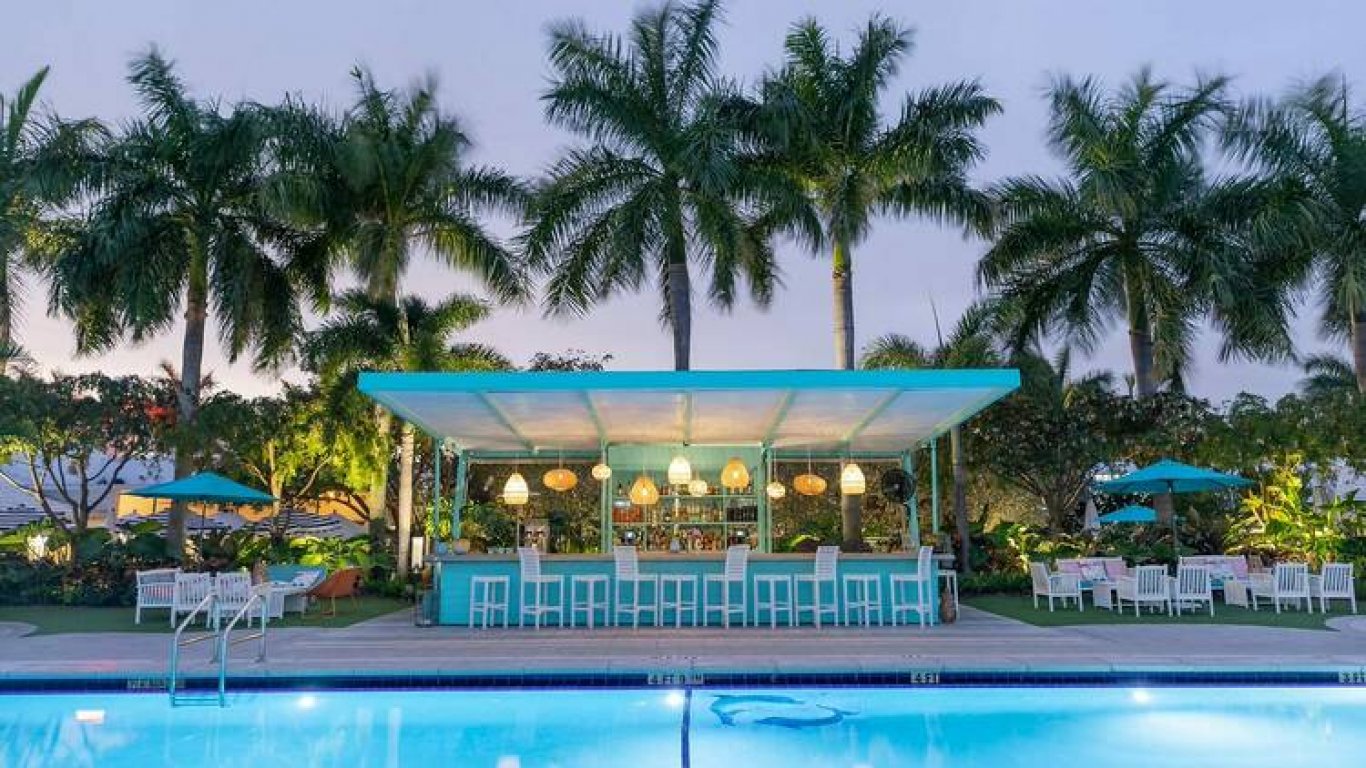 Пращат 15 хил. долара, за да обиколите 10-те най-добри ретро плажни мотела в САЩ 