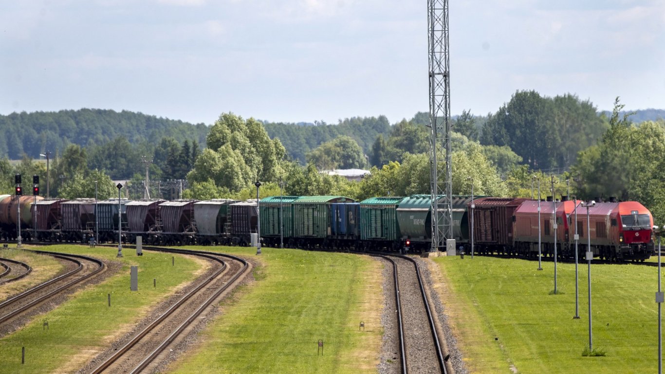 Първи влак с цимент: Литва вече пропуска за Калининград и санкционирани стоки