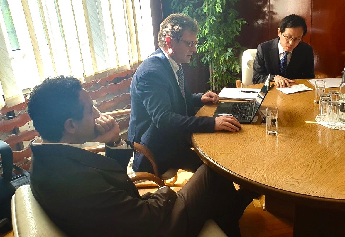 Министър Даниел Лорер се срещна с Филип Марке, директор индустриализация e-Drive, представител на японския концерн NIDEC