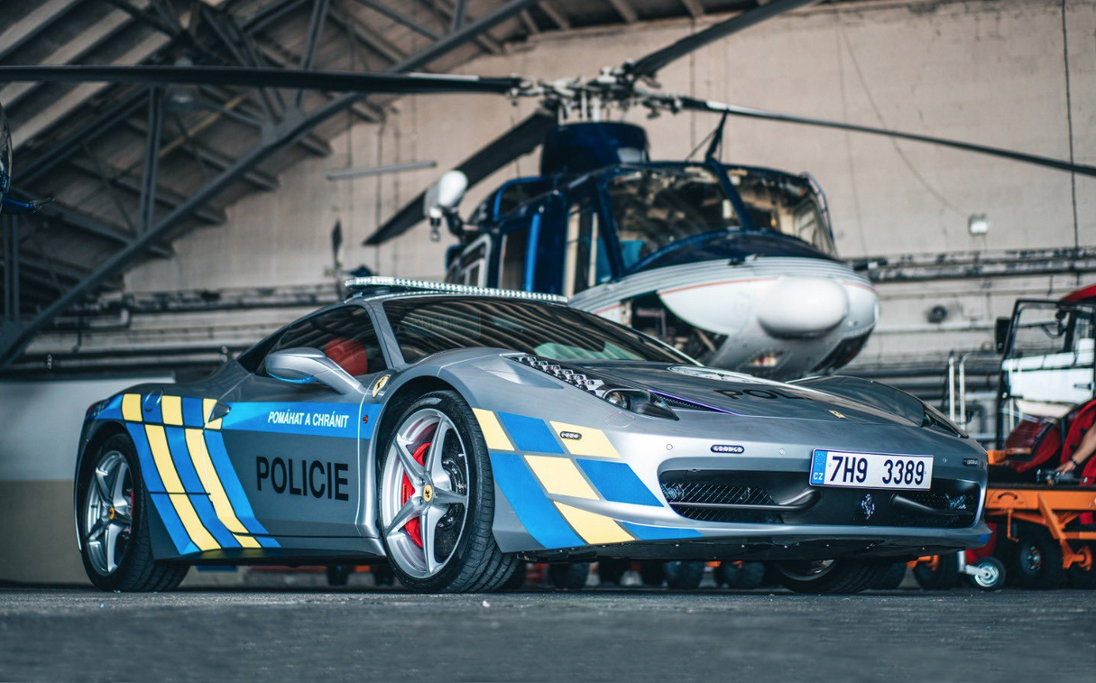 Чешката полиция се похвали с мощно Ferrari