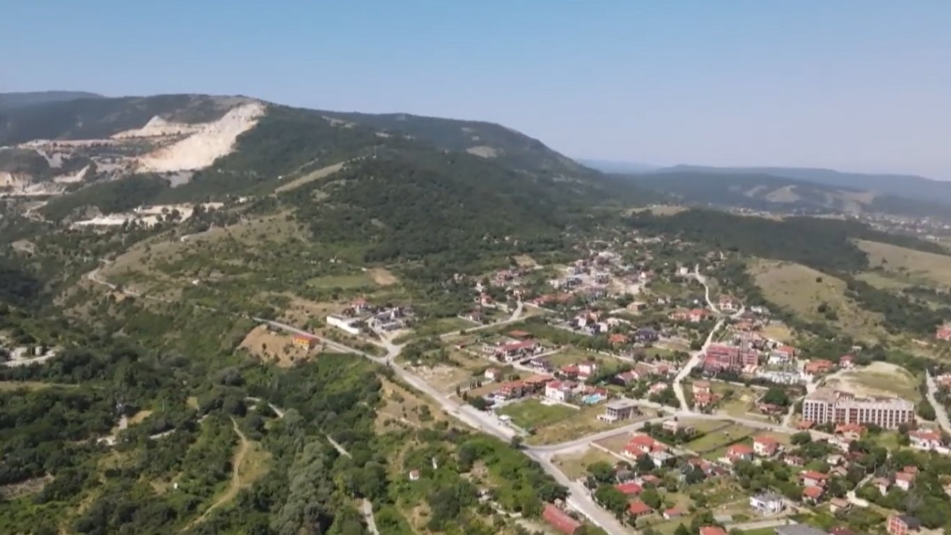 Село Белащица се приближава до кариерите в нарушение на закона