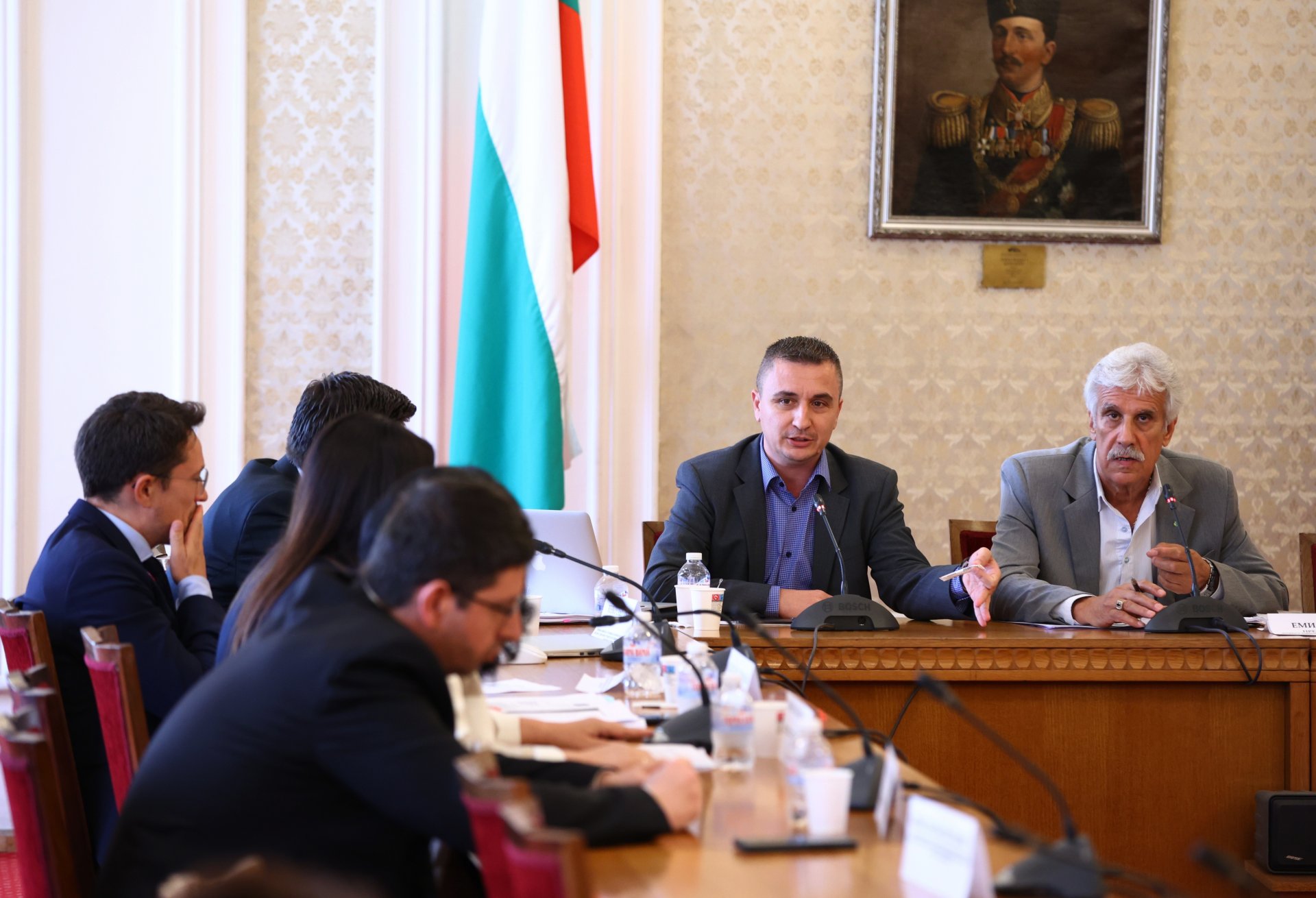 Заседание на временната комисия за Gemcorp - министърът на енергетиката в оставка Александър Николов и Емил Георгиев (вдясно), председател на комисията