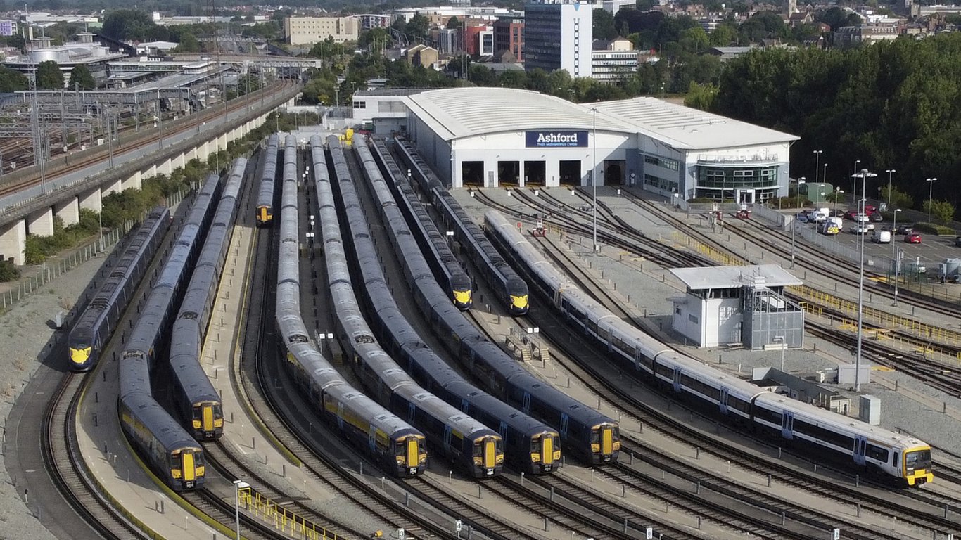 Стачка на машинисти блокира жп транспорта във Великобритания