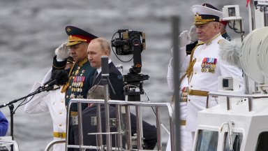 Русия стяга морския си флот, а Путин се закани на всеки, решил да й посегне   