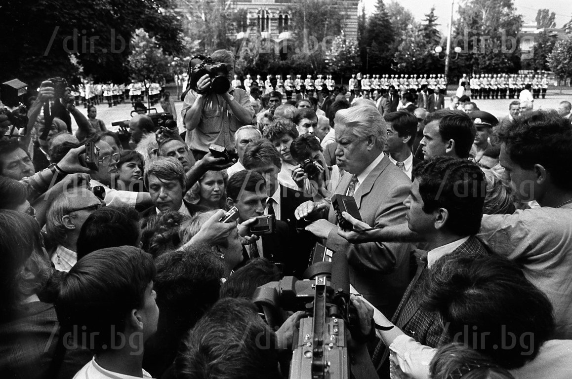 Първи журналистически въпроси към Борис Елцин 