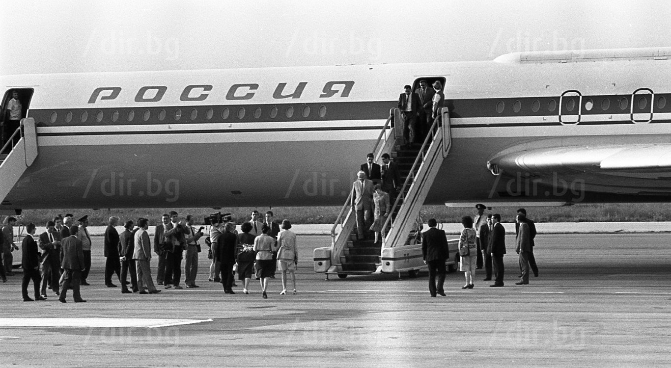 Посрещането на руската делегация на летището