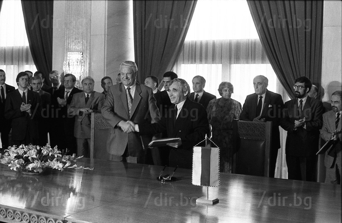 Подписването на договора за приятелнски отношения и сътрудничество между Руската федерация и РБългария 