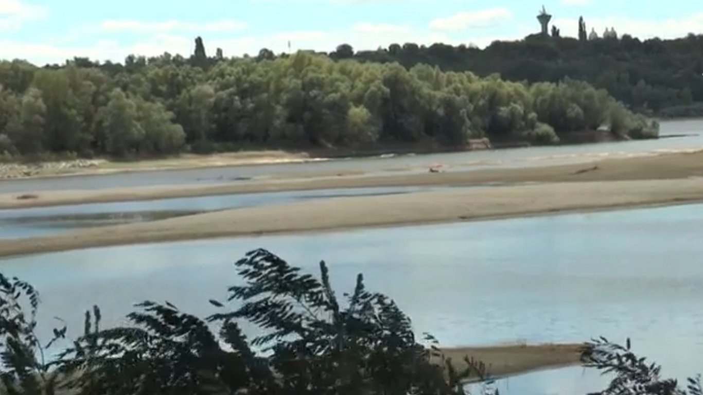 Засушаването по Дунав блокира корабоплаването, на места реката може да се мине пеша