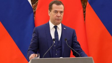Бившият президент на Русия Дмитрий Медведев отхвърли призивите на президента