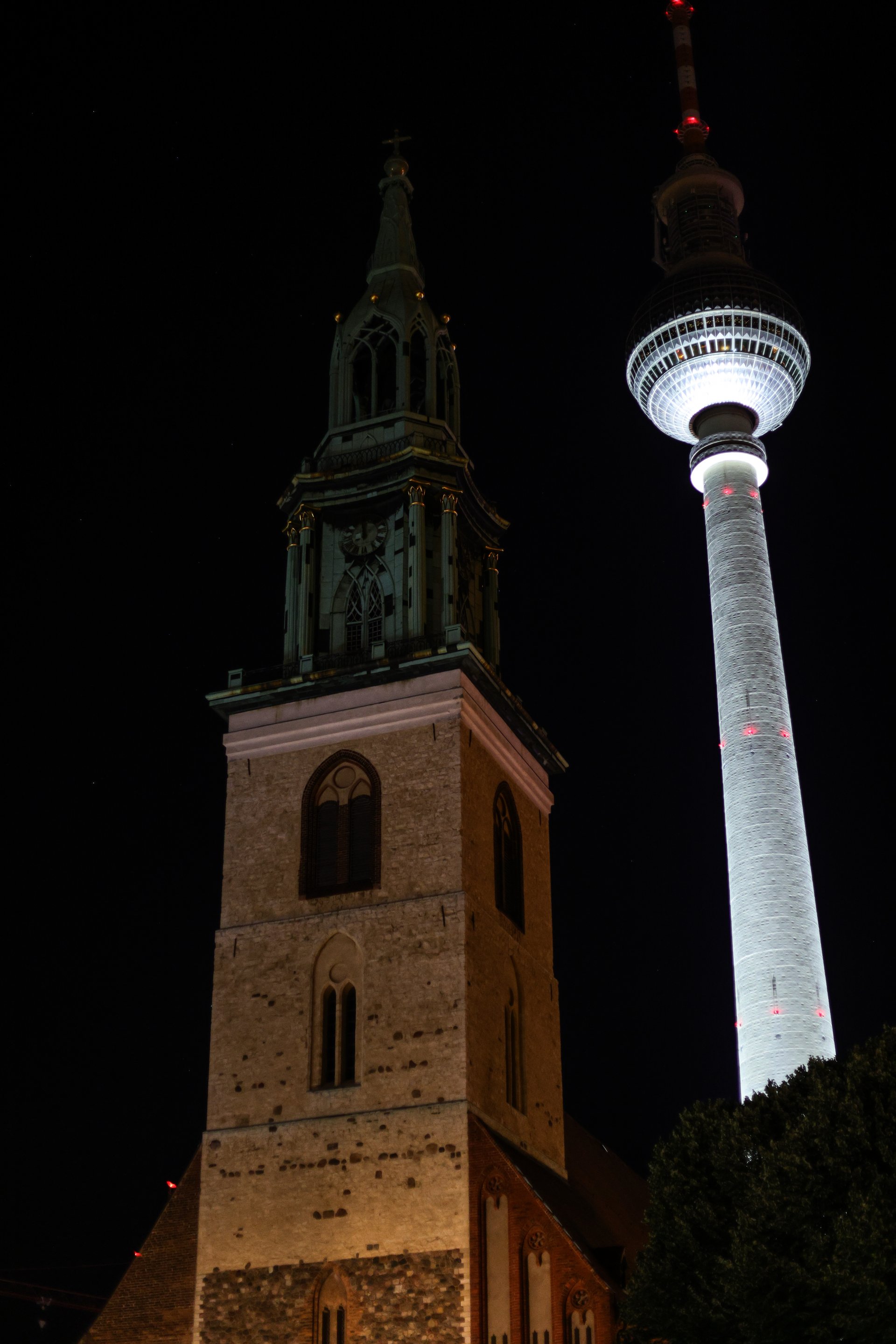 Берлинската катедрала без светлини 