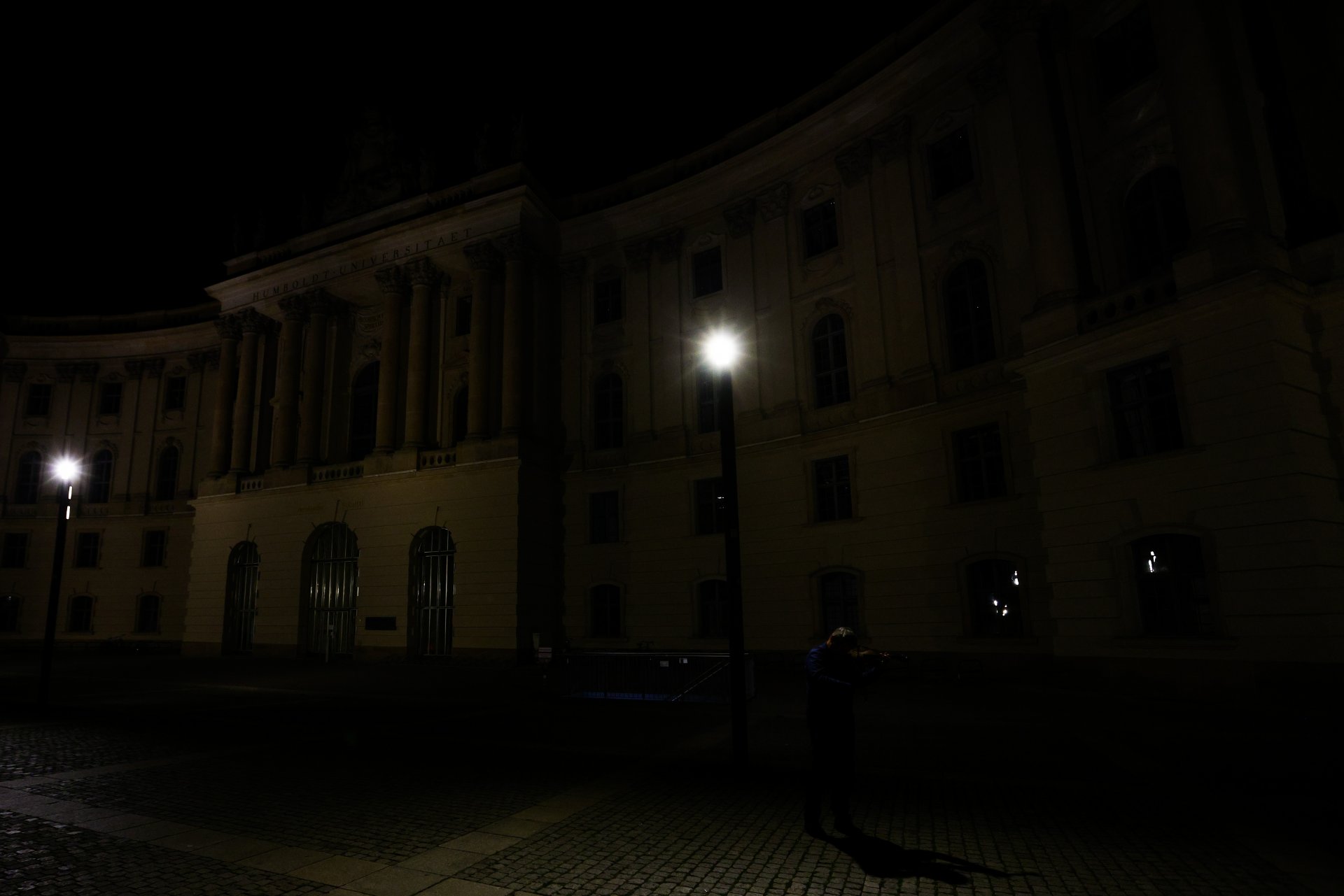 Берлинската катедрала без светлини 