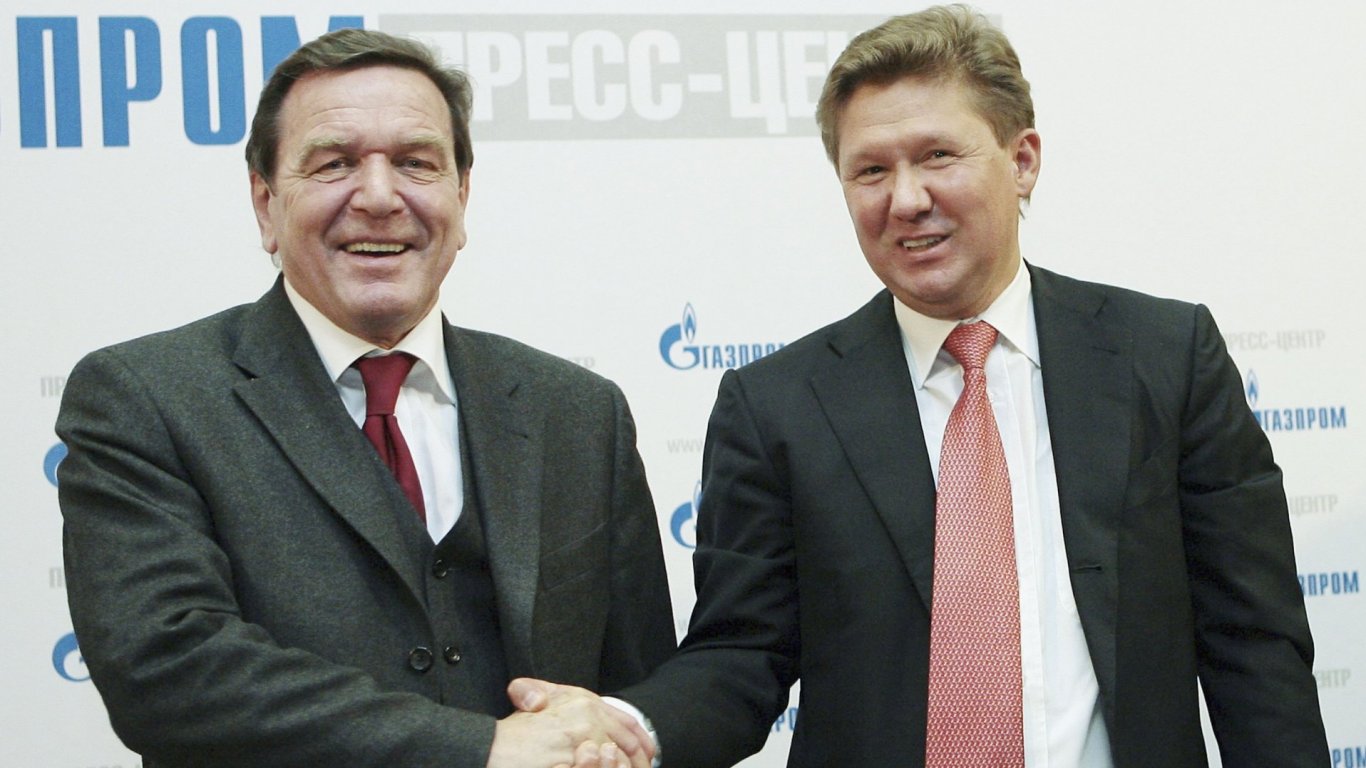 Герхард Шрьодер и Алексей Милер - председател на Газпром, на пресконференция на 30 март 2006 г.