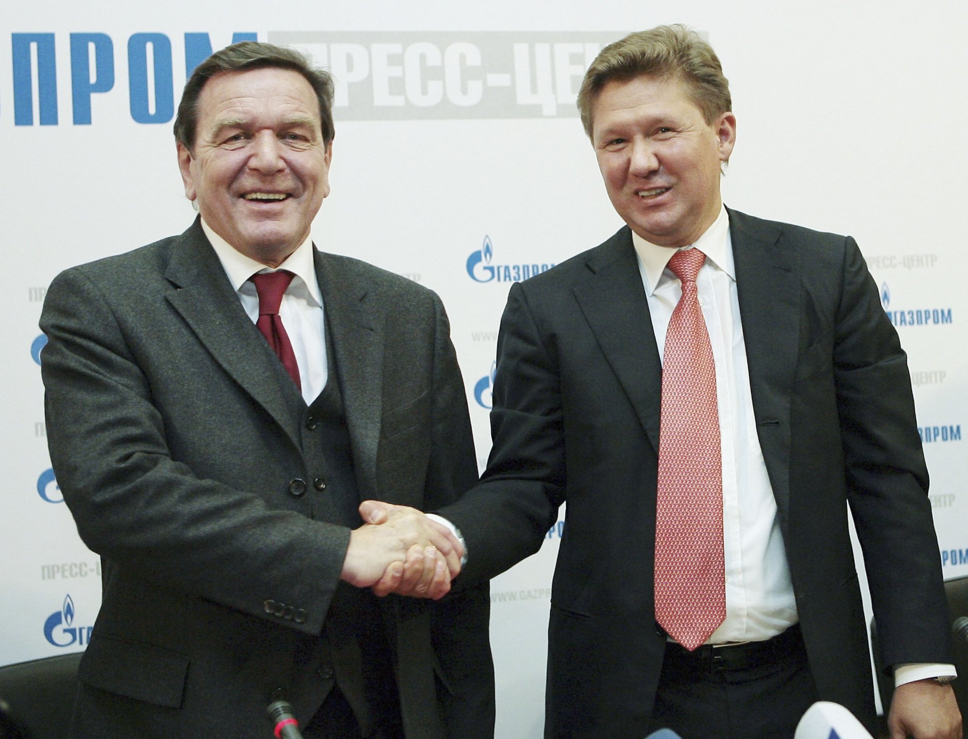 Герхард Шрьодер и Алексей Милер - председател на Газпром, на пресконференция на 30 март 2006 г.