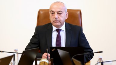 Министър председателят Гълъб Донев се самоизолира тъй като е бил контактен