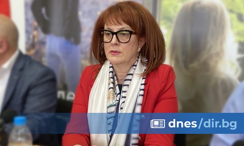 Мария Нейкова е юрист по образование и притежава богат управленски