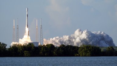 SpaceX изстреля ракета носител с корейски лунен орбитален апарат (видео)