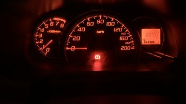 Младеж шофира с над 200 км/ч във Враца, полицията няма как да го глоби (видео)
