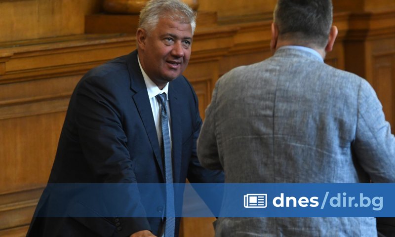 Балтов има зад гърба си вече участие в парламента, но