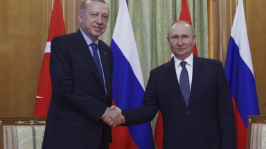 Путин и Ердоган се затвориха за разговор на четири очи в Сочи
