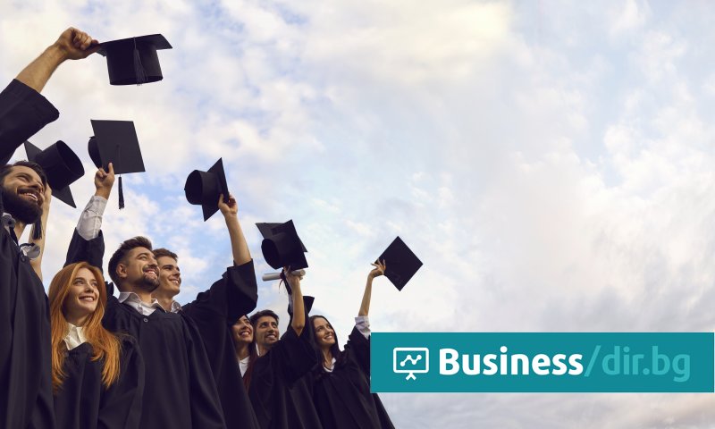 Интересно е да проследим и образователната структура на населението в