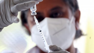 Проф. Кантарджиев: Покрай коронавируса недоверието се пренесе и към другите ваксини